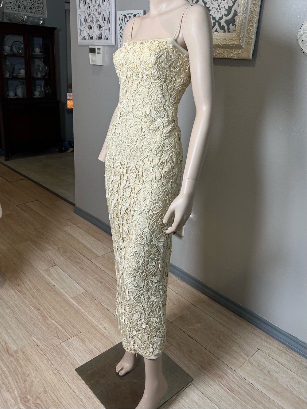 Vintage Ling Lace Sheath Evening Dress - Cream - Picture 5 of 12